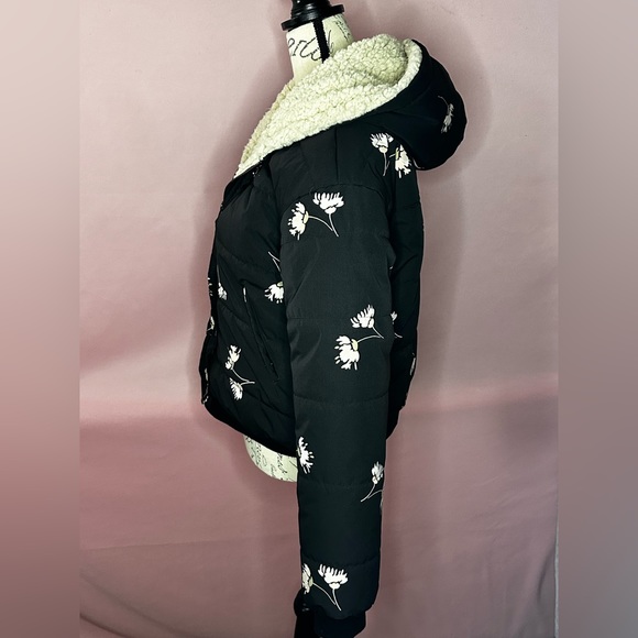 Saltwater Lux Floral Black Puffer Jacket- Sz Medium - Picture 5 of 10